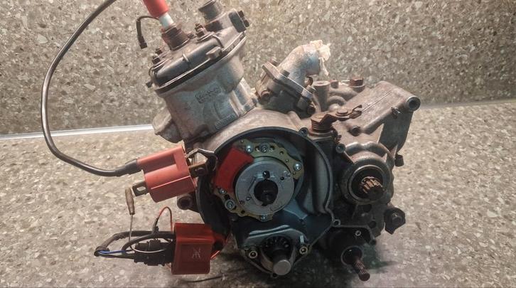 AM6 blok, Fietsen en Brommers, Brommeronderdelen | Algemeen, Zo goed als nieuw, Blok, Ophalen