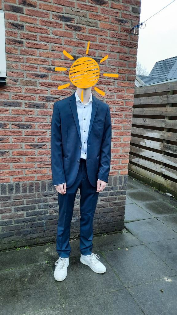 Kerst/trouw/Gala Pak - kostuum in donkerblauw met blouse, Kleding | Heren, Kostuums en Colberts, Zo goed als nieuw, Maat 46 (S) of kleiner