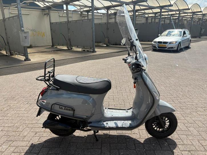Nardo Grey Scooter, Full Options, 2021, Fietsen en Brommers, Snorfietsen en Snorscooters, Gebruikt, Benzine, Ophalen