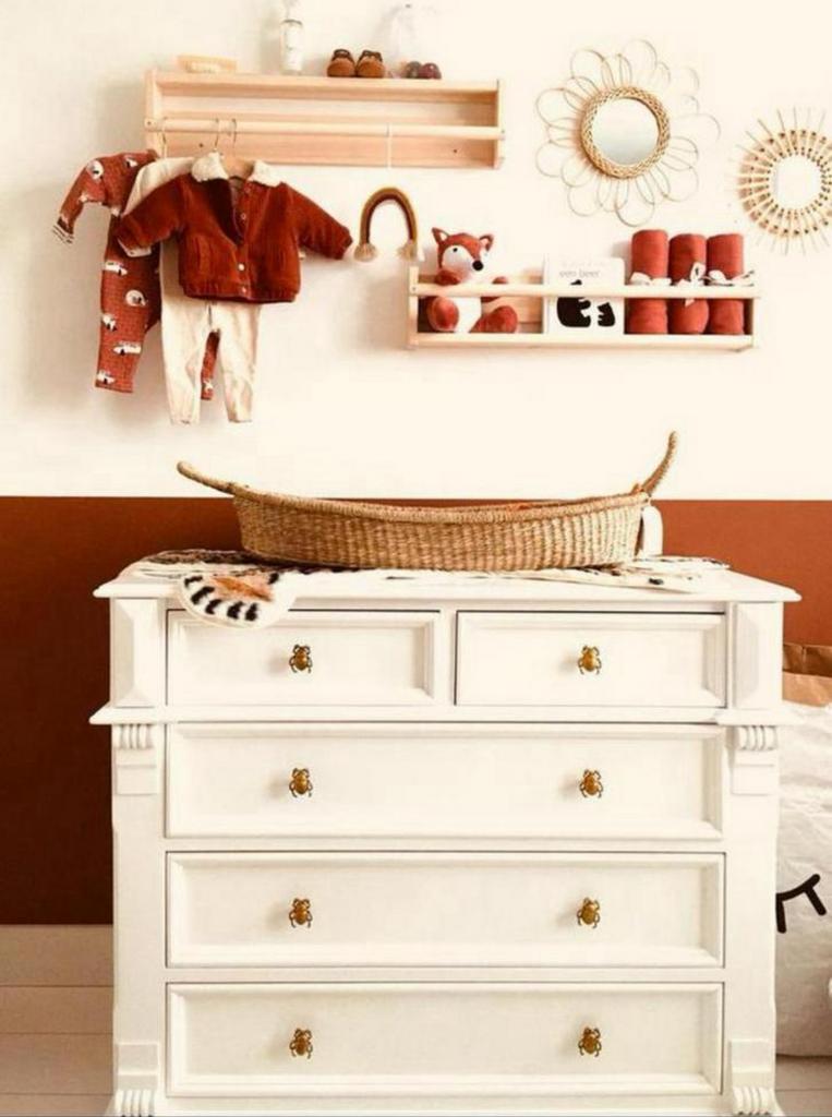 Prachtige commode met gouden knoppen, Kinderen en Baby's, Kinderkamer | Commodes en Kasten, Ophalen, 50 tot 70 cm, Opstaande rand