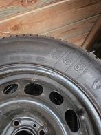 Peugeot 308 winterbanden.+ 4wieldoppen, Ophalen, Gebruikt, 15 inch, Banden en Velgen