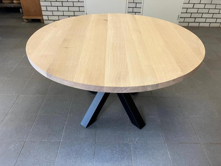 Eiken ronde tafel met matrixpoot 135 cm, Huis en Inrichting, Tafels | Eettafels, Nieuw, 100 tot 150 cm, 100 tot 150 cm, Vijf personen of meer