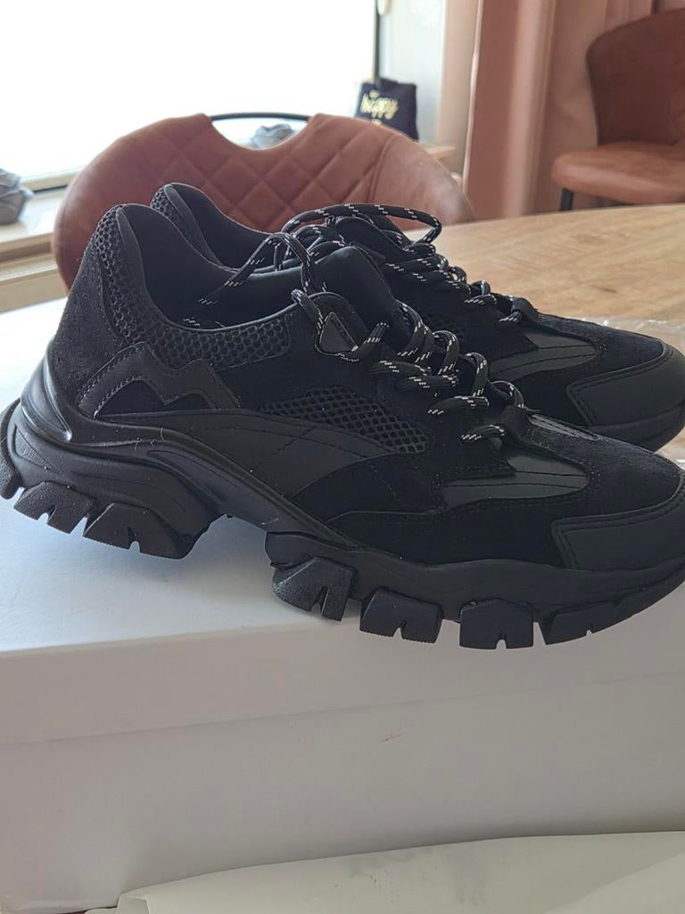 Restpartij heren en dames sneakers, Kleding | Heren, Ophalen of Verzenden, Nieuw