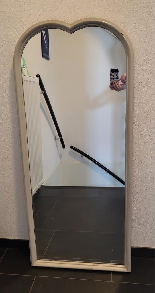 Lichtgrijze spiegel afgeronde bovenkant/ Light grey mirror, Ophalen, Rechthoekig