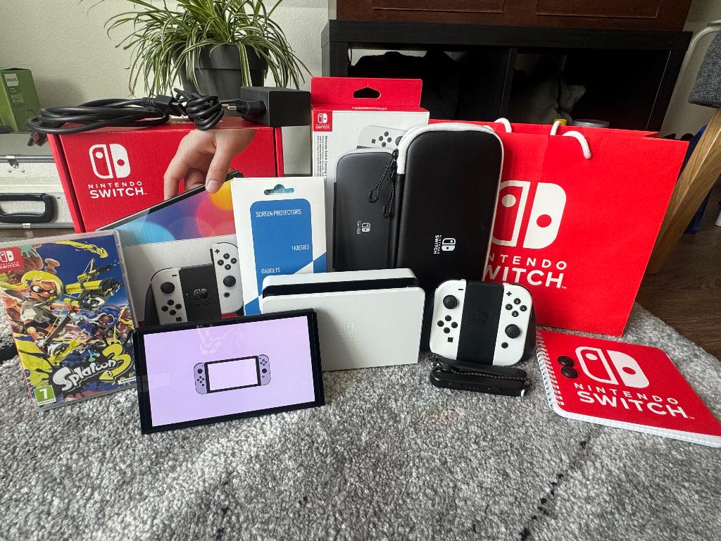 Nintendo Switch OLED – Compleet met accessoires!, Switch OLED, Met games, Ophalen of Verzenden, Zo goed als nieuw