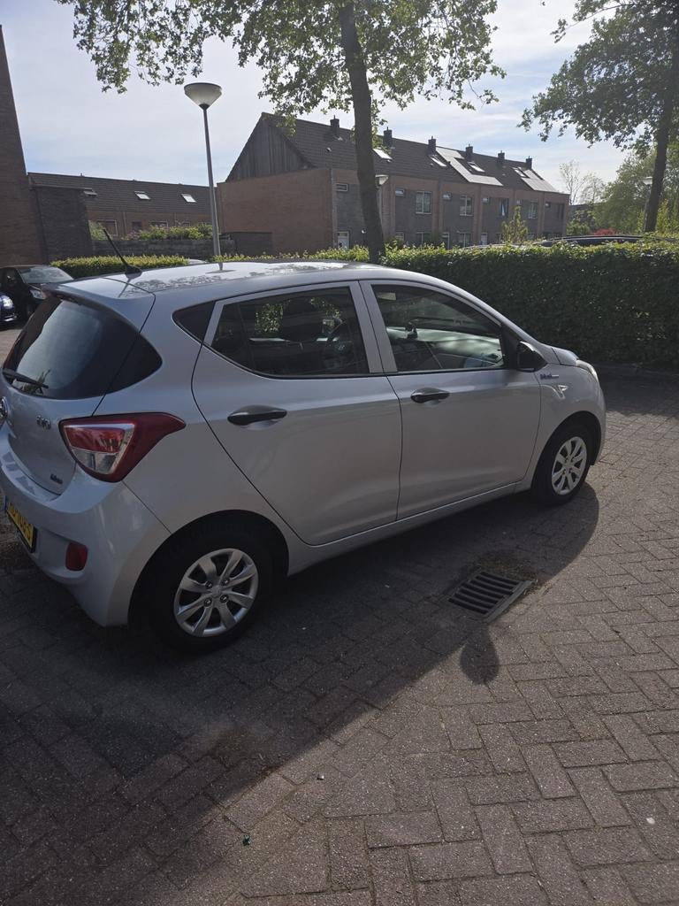 Hyundai i10 1.0i 66pk 2015 Grijs, 31 €/maand, 4 stoelen, 23 km/l, Origineel Nederlands