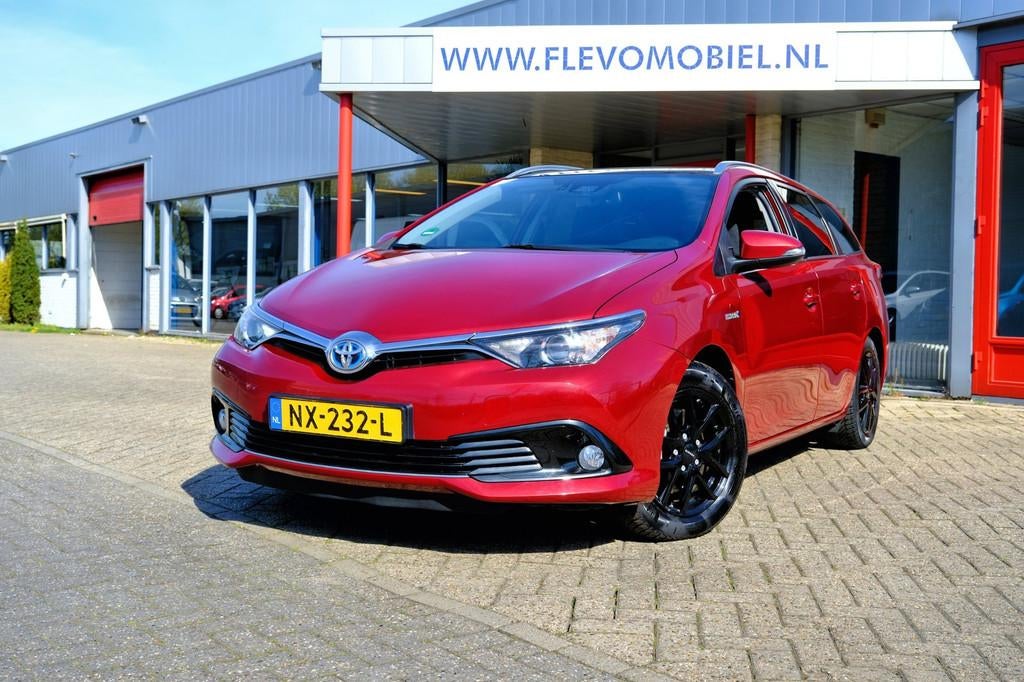 Toyota Auris 1.8 Hybrid Volcano Edition Aut. Pano|Navi|Clima, 28 km/l, Gebruikt, Euro 6, Alcantara