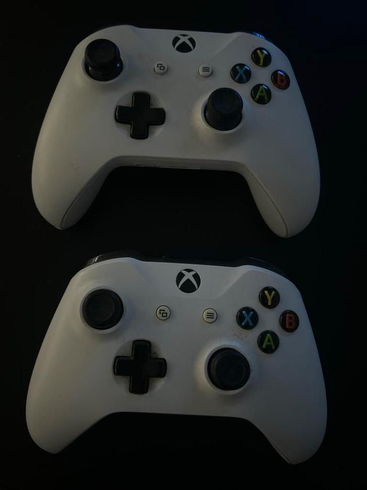 2x Xbox One Controller - Afstandsbediening, Spelcomputers en Games, Spelcomputers | Xbox | Accessoires, Gebruikt, Xbox One, Controller