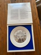 KPM Berlijn Brandenburger Tor Sierbord in originele doos, Antiek en Kunst, Antiek | Porselein, Ophalen of Verzenden