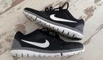 Nike Flex 2015 Run - Maat 44,5 - Zwart - Gedragen, Ophalen of Verzenden, Gedragen, Zwart, Sneakers of Gympen