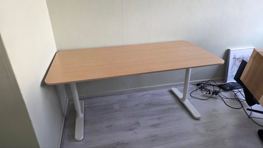 IKEA BEKANT bureau - Zo goed als nieuw, Ophalen, In hoogte verstelbaar, Zo goed als nieuw