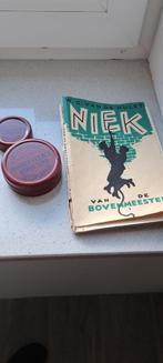 Vintage schoolbankje met poppen, boekje en letters, Antiek en Kunst, Ophalen