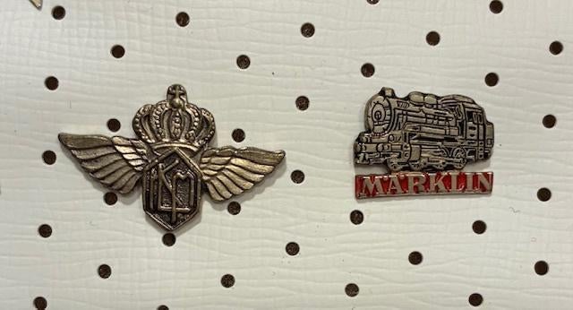 Speldjes album of uitzoeken welke je mist, Verzamelen, Speldjes, Pins en Buttons, Ophalen of Verzenden, Gebruikt, Overige onderwerpen