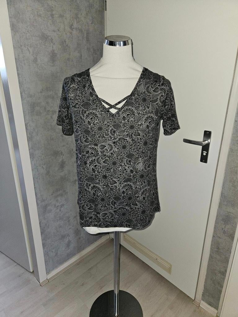 leuk donker shirt maat XL    (v24), Kleding | Dames, T-shirts, Ophalen of Verzenden, Zo goed als nieuw, Maat 46/48 (XL) of groter