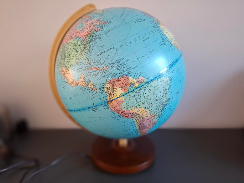 Verlichte Wereldbol van Paul Oestergaard columbus Verlichtin, Huis en Inrichting, Woonaccessoires | Wereldbollen, Ophalen of Verzenden