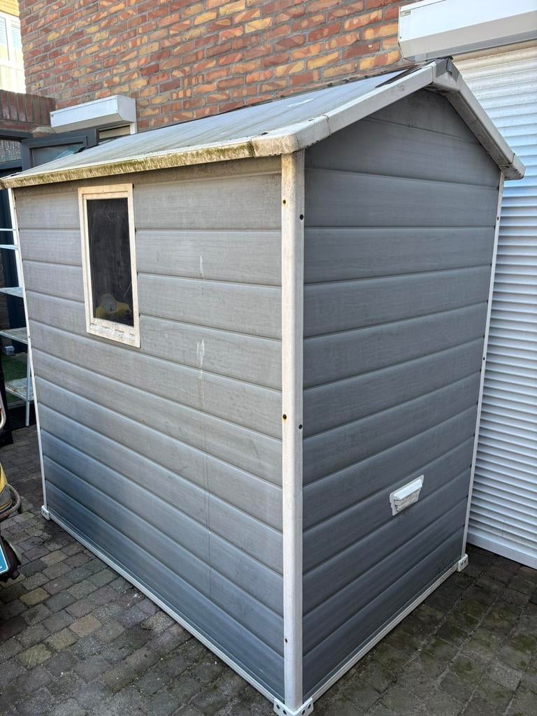 Keter tuinhuis, 180 bij 120 cm, staat in zandvoort., Tuin en Terras, Tuinhuizen, Kunststof, 1 raam, Ophalen, Minder dan 250 cm