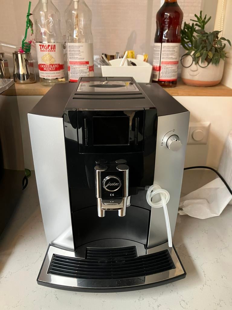 Nette jura e6 incl onderhoudsbeurt, Witgoed en Apparatuur, Koffiezetapparaten, 10 kopjes of meer, Ophalen of Verzenden, Zo goed als nieuw
