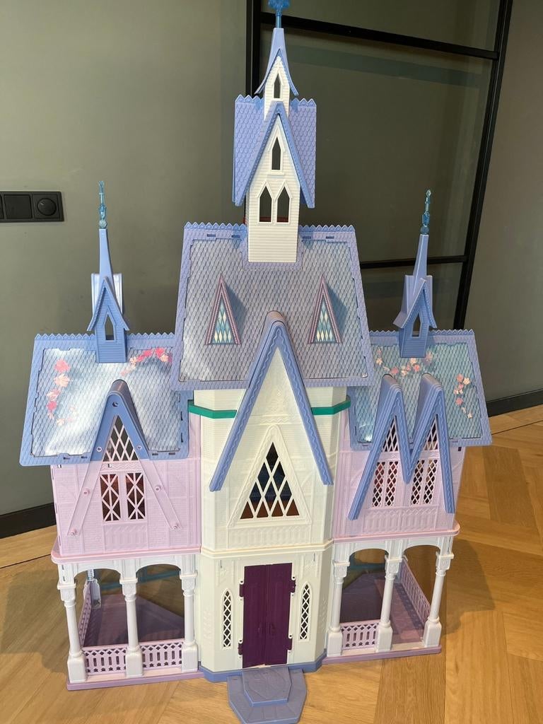 Disney Frozen 2 Arendelle Kasteel Poppenhuis, Kinderen en Baby's, Speelgoed | Poppenhuizen, Ophalen, Poppenhuis