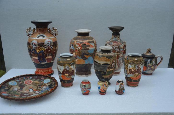 11 stuks Satsuma Porselein uit Japan Diverse vazen, 1 wandsc, Antiek en Kunst, Antiek | Porselein, Ophalen of Verzenden