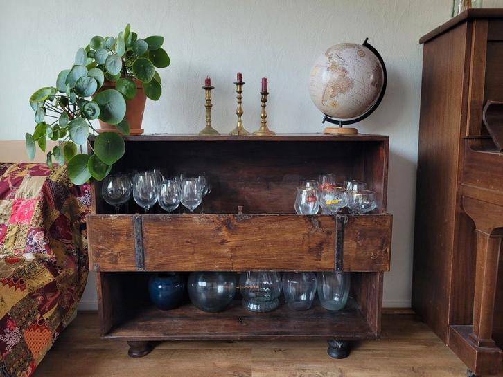 Mooie houten kast / kist gratis, Huis en Inrichting, Kasten | Dressoirs, Gebruikt, 25 tot 50 cm, Ophalen