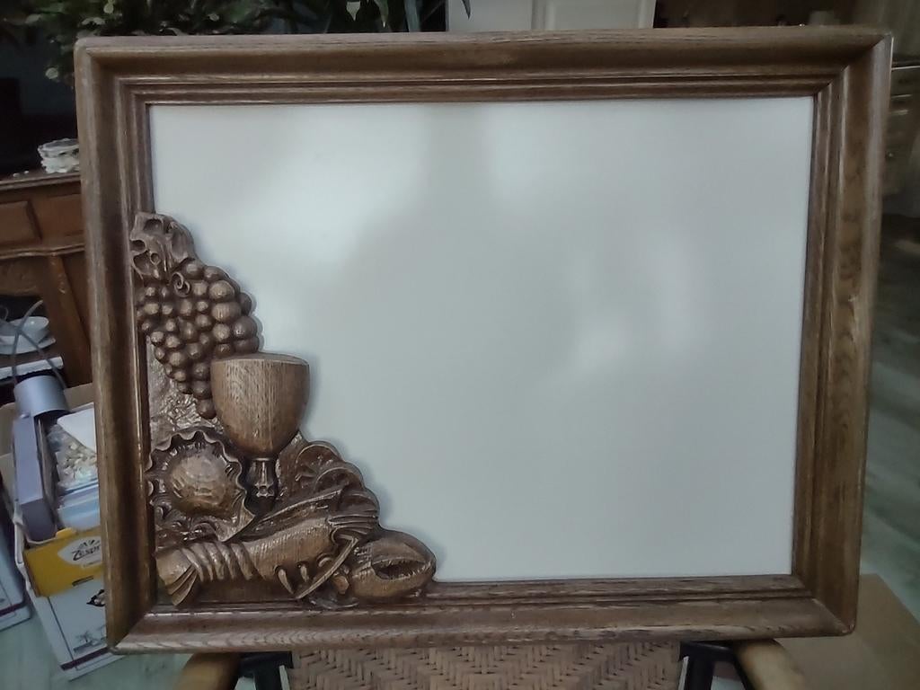Mooie houten lijst met houtsnijwerk. Culinaire afbeelding., Huis en Inrichting, Woonaccessoires | Lijsten, 50 tot 75 cm, Ophalen of Verzenden