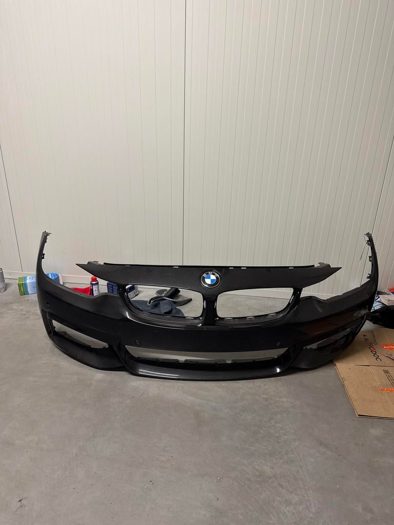 BMW 4 serie f36/f32 voorbumper zwart met PDC voorbereiding, Ophalen, Gebruikt, Voor, Bumper