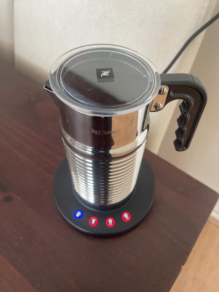 Nespresso Melkopschuimer, Witgoed en Apparatuur, Melkopschuimers, Ophalen of Verzenden, Nieuw, Elektrische melkopschuimer