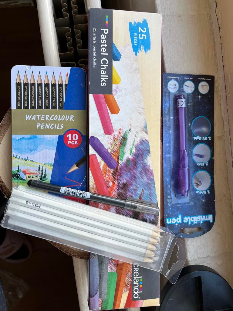 Tekenspullen: pastelkrijt, aquarelpotloden, potloden, Hobby en Vrije tijd, Tekenen, Nieuw, Potlood of Stift, Ophalen of Verzenden