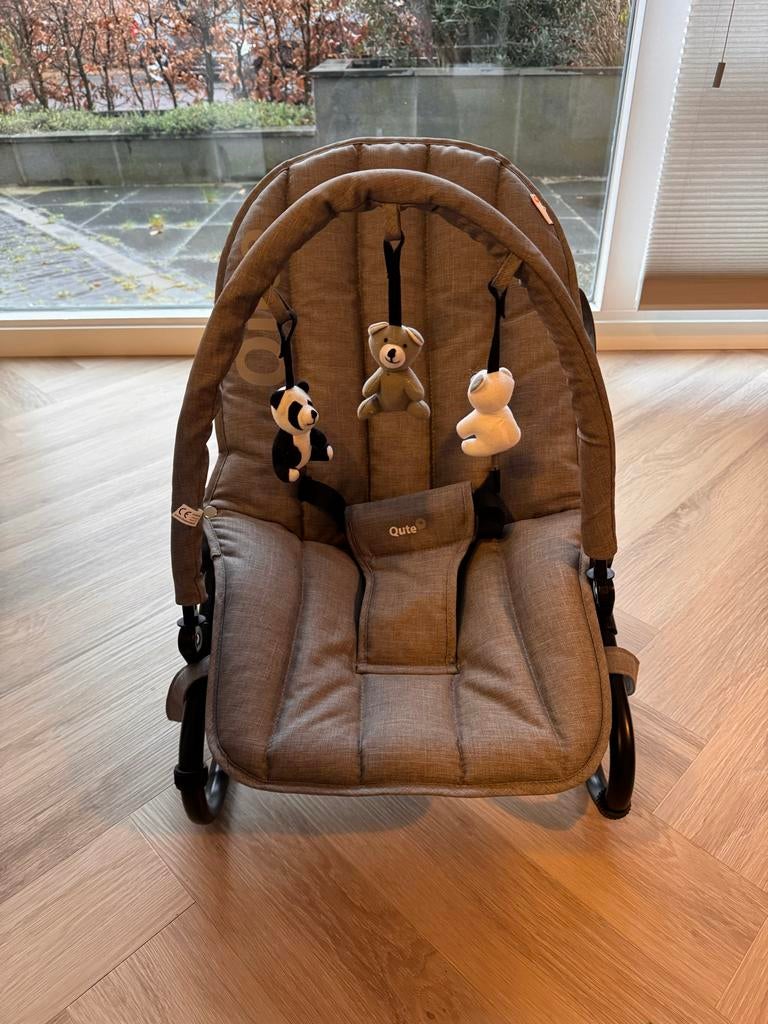 Qute wipstoel grijs met speelboog, Wipstoel, Ophalen, Overige merken, Met gordel(s) of riempje(s)