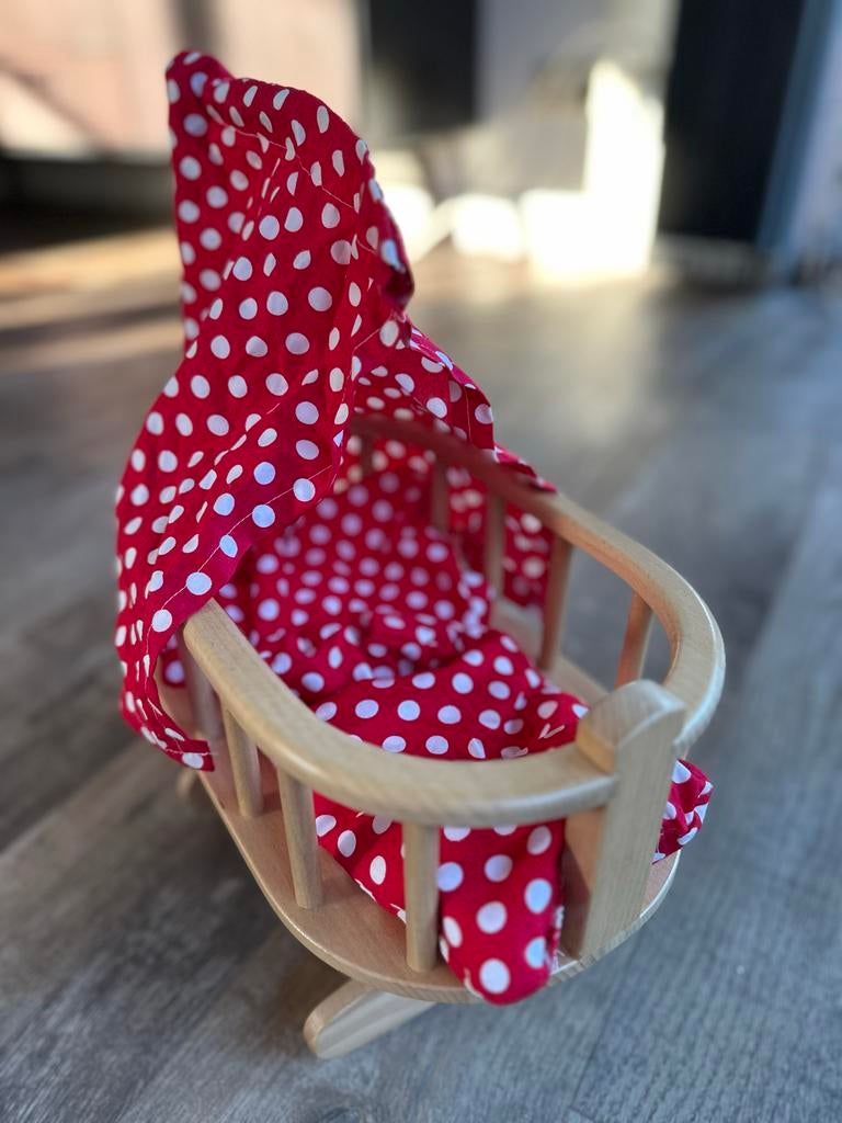 Houten poppenbedje, Ophalen of Verzenden, Gebruikt