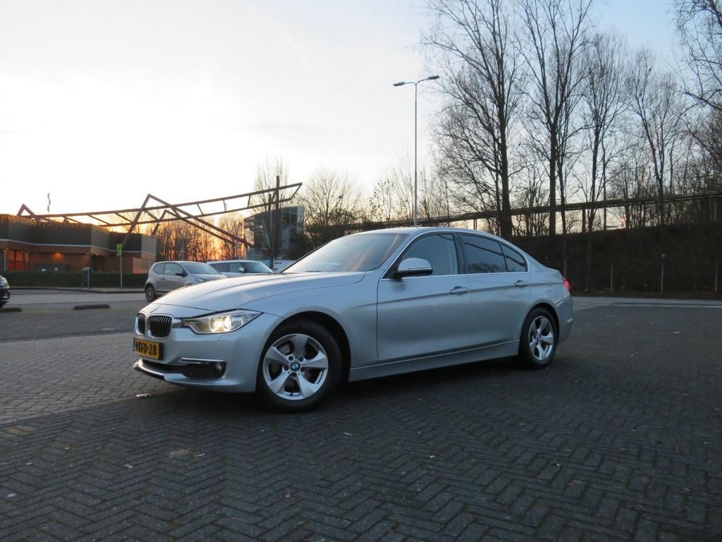 BMW 3-Serie F30 320i 2013 Handgeschakeld nieuwe apk, Achterwielaandrijving, 4 cilinders, Handgeschakeld, 19 km/l