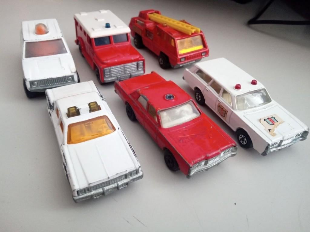 Leuk setje matchbox autos, politie, brandweer, ambulance, Ophalen of Verzenden, Gebruikt