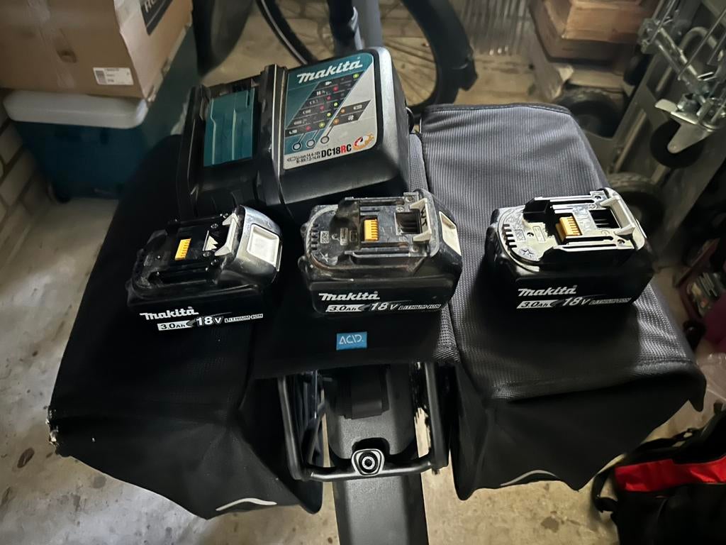 Makita DC18RC 14.4V - 18V en 3 aacu 3ah, Ophalen of Verzenden, Zo goed als nieuw