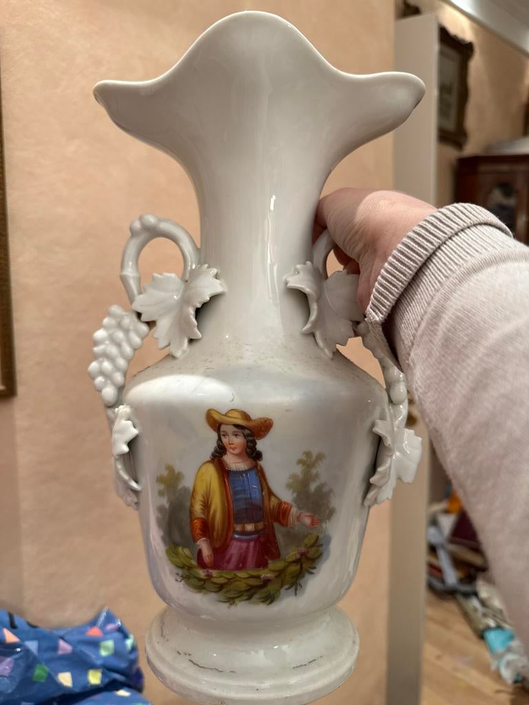 Antieke porseleinen vaas met afbeelding, Antiek en Kunst, Antiek | Vazen, Ophalen