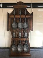 Houten rek met 6 tinnen lepels, Ophalen of Verzenden