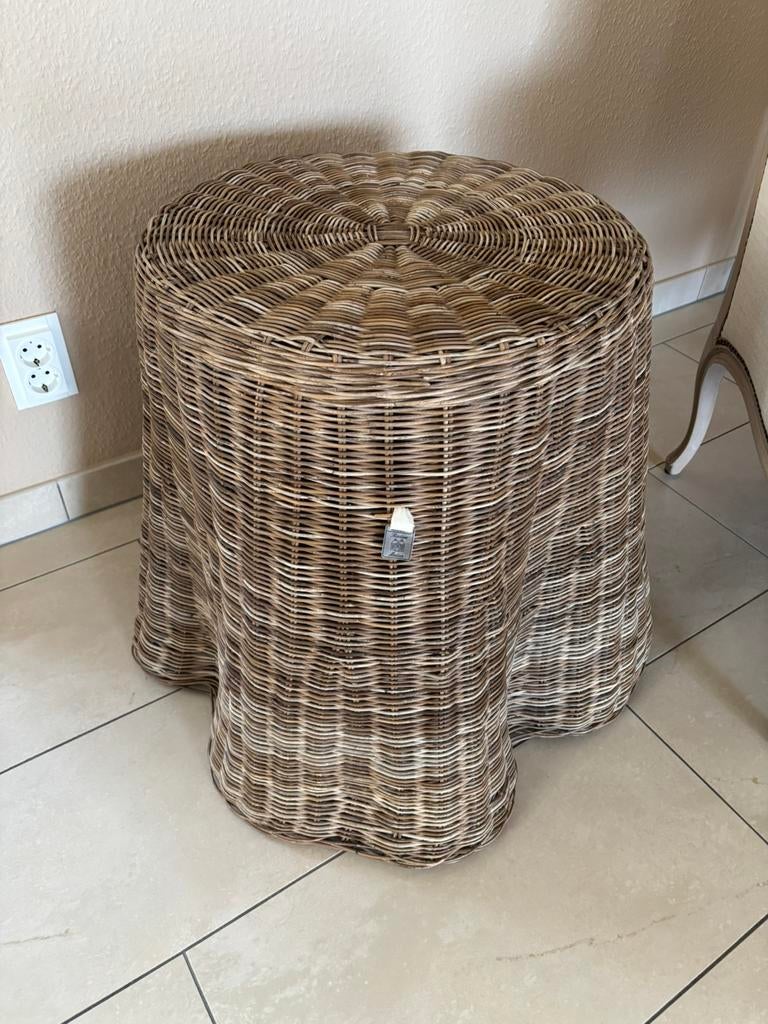 Riviera Maison rattan bijzet tafel boomstam, Ophalen, Zo goed als nieuw, Rond, Minder dan 55 cm