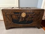 Sobere chinese kist met houtsnijwerk., Ophalen, Gebruikt