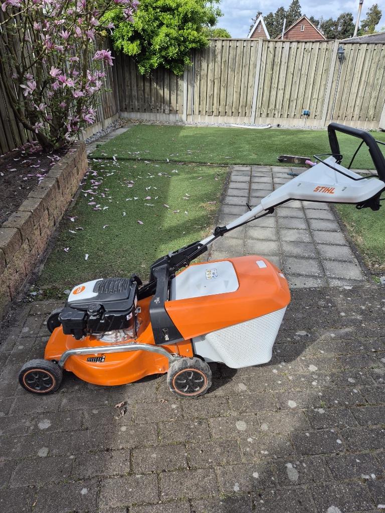 Grasmaaier, Stihl, Ophalen of Verzenden, Zo goed als nieuw, Benzine-grasmaaier