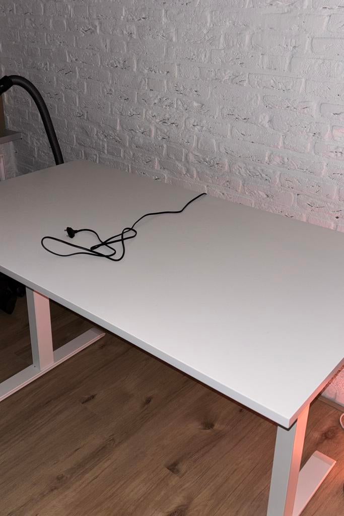 Zit/sta Bureau IKEA Rudolf elektrisch verstelbaar, Ophalen, Elektrisch, Zo goed als nieuw