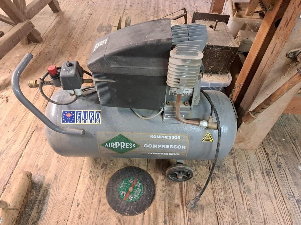 Airpress compressor, Ophalen, Gebruikt, 6 tot 10 bar, Minder dan 200 liter/min