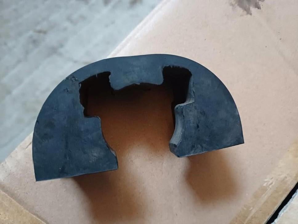 achterste tankrubber voor Yamaha DT50M, TY50 en RD50M, Fietsen en Brommers, Brommeronderdelen | Oldtimers, Zo goed als nieuw, Yamaha