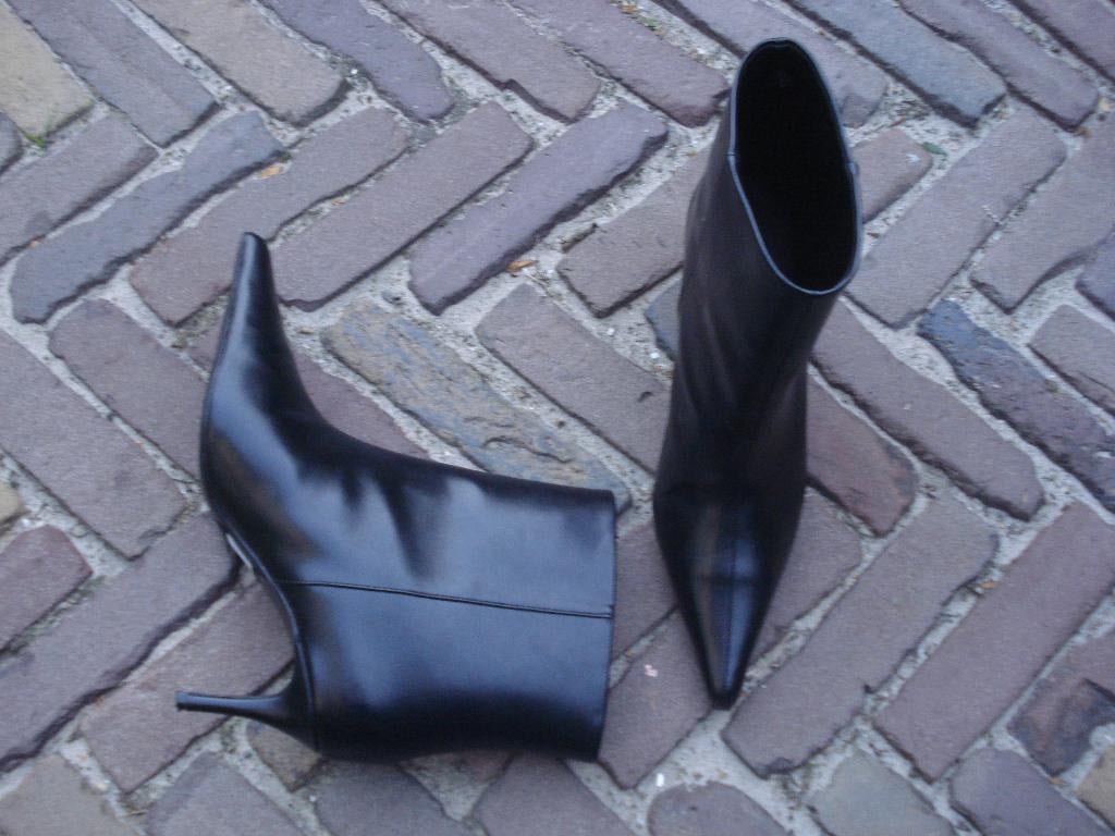 PUNTLAARZEN 41 NIEUW ZWART NU GRATIS VERZENDING PER POST, Kleding | Dames, Schoenen, Verzenden, Zwart, Lage of Enkellaarzen, Nieuw