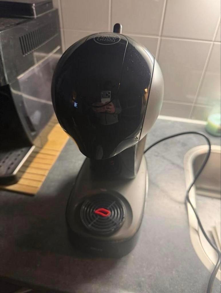 Dolce Gusto koffiezetapparaat, Gebruikt, Koffiemachine, Ophalen of Verzenden, Koffiepads en cups