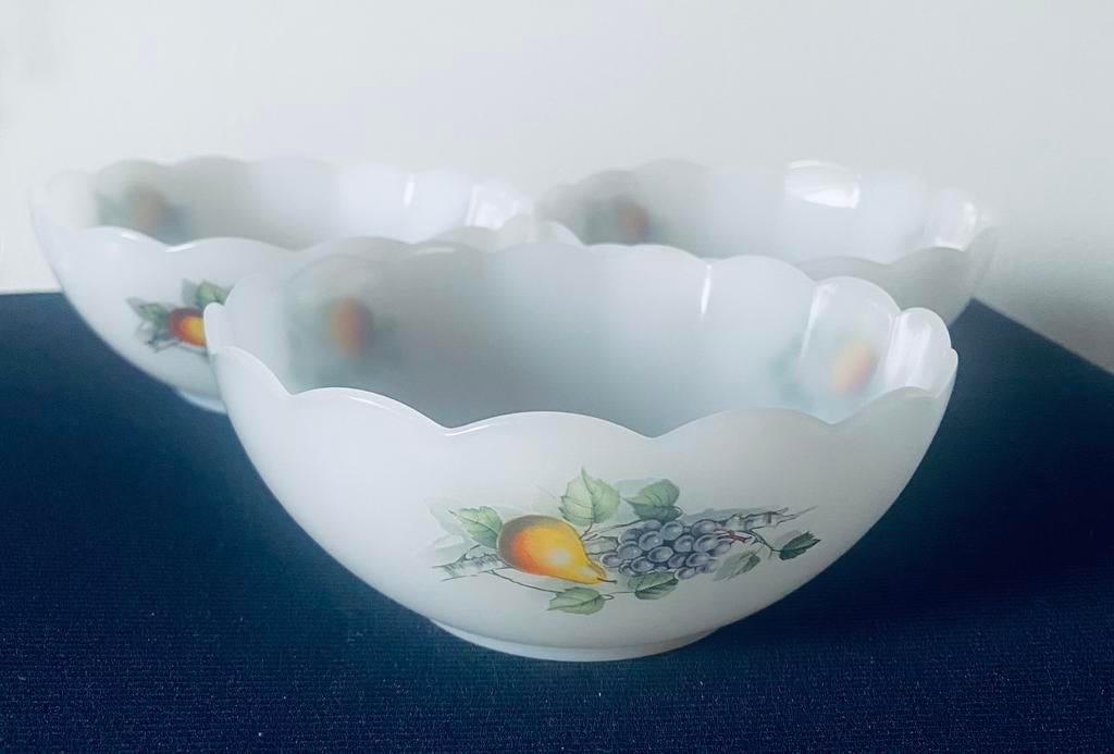 3 Arcopal schaaltjes met schulprand en met fruitprint rondom, Overige typen, Ophalen of Verzenden, Overige stijlen, Glas