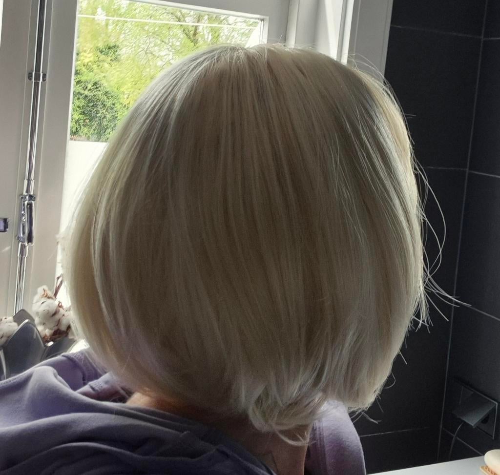 Grappige blonde bob pruik voor verkleedfeestjes, Ophalen of Verzenden, Zo goed als nieuw, Hoed of Pruik, Carnaval