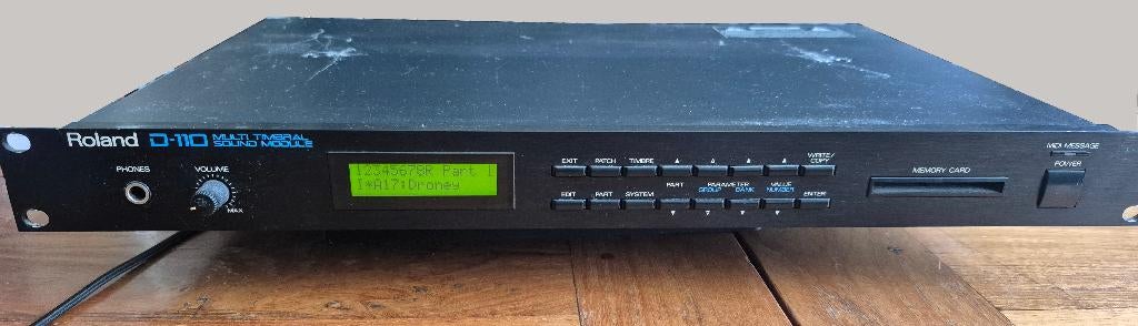 Roland D110 synthesizer, Muziek en Instrumenten, Synthesizers, Gebruikt, Overige aantallen, Roland, Met midi-aansluiting, Ophalen of Verzenden