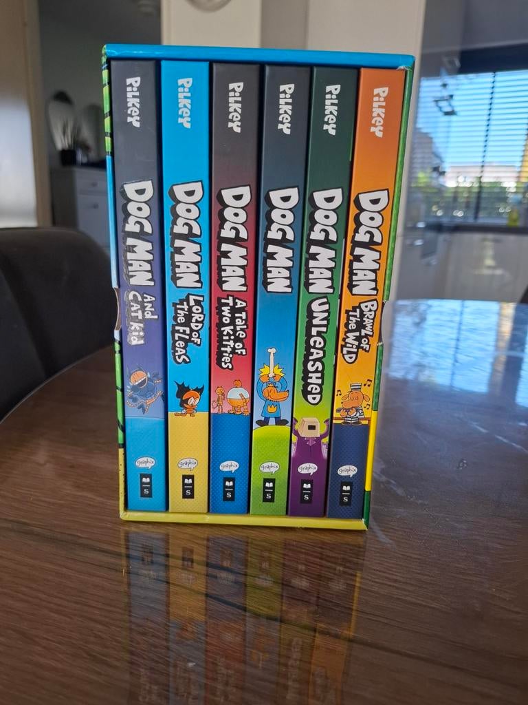 Dog Man: The Supa Epic Collection - 6 Graphic Novels, Boeken, Ophalen of Verzenden, Zo goed als nieuw, Dav Pilkey, Fictie algemeen