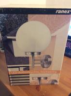 Ranex buitenlamp RVS edelstaal met Glazen bol melkwit., Minder dan 50 watt, Wandlamp, Ophalen of Verzenden, Netvoeding