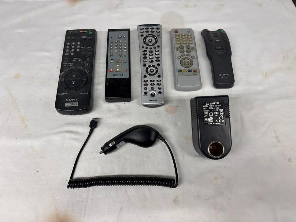 Diverse afstandsbedieningen en adapters, Audio, Tv en Foto, Afstandsbedieningen, Gebruikt, Universeel, Dvd, Verzenden