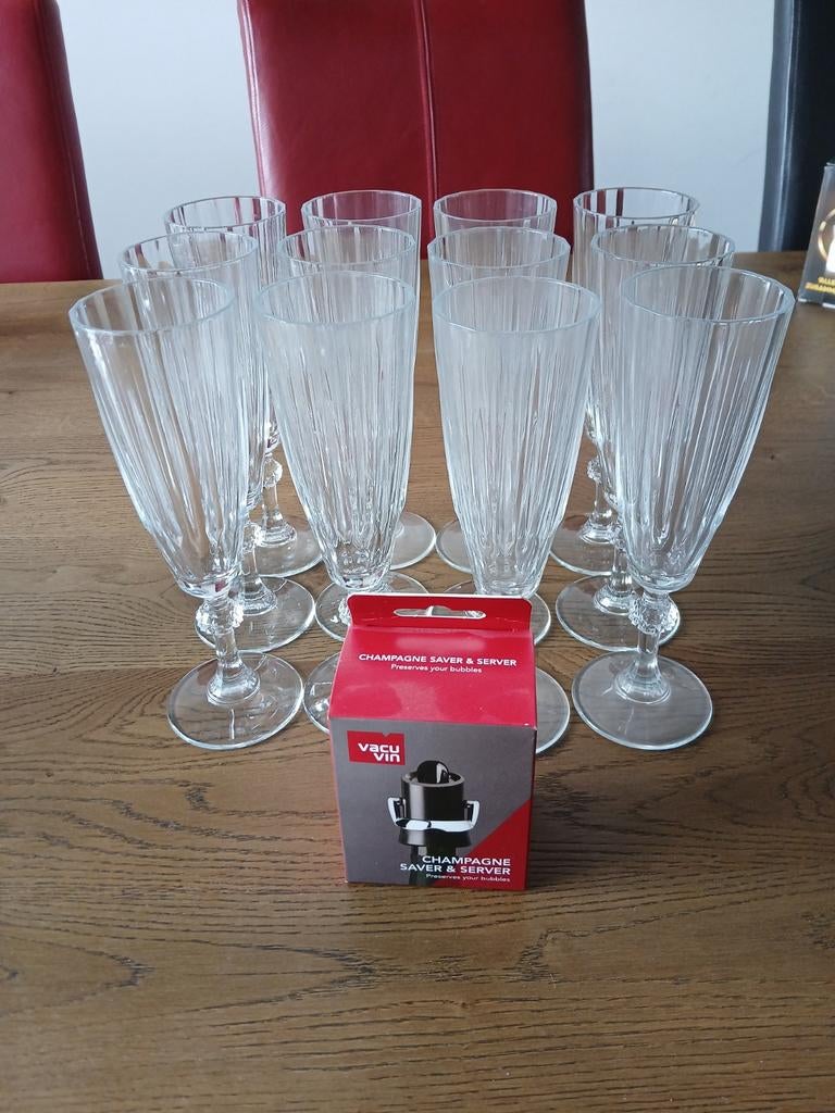 Set van 12 champagneglazen met Vacu Vin Champagne Saver, Huis en Inrichting, Keuken | Keukenbenodigdheden, Overige typen, Ophalen